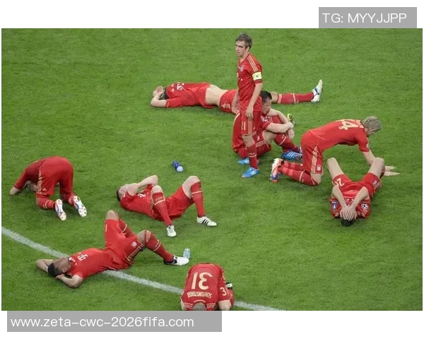 足球评论的艺术与魅力探讨：经典瞬间背后的深刻见解与情感表达